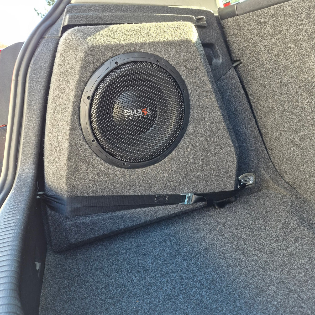 SUB G5• Auto-Subwoofer 200 Watt RMS - passgenau für Kofferraum im Golf 5