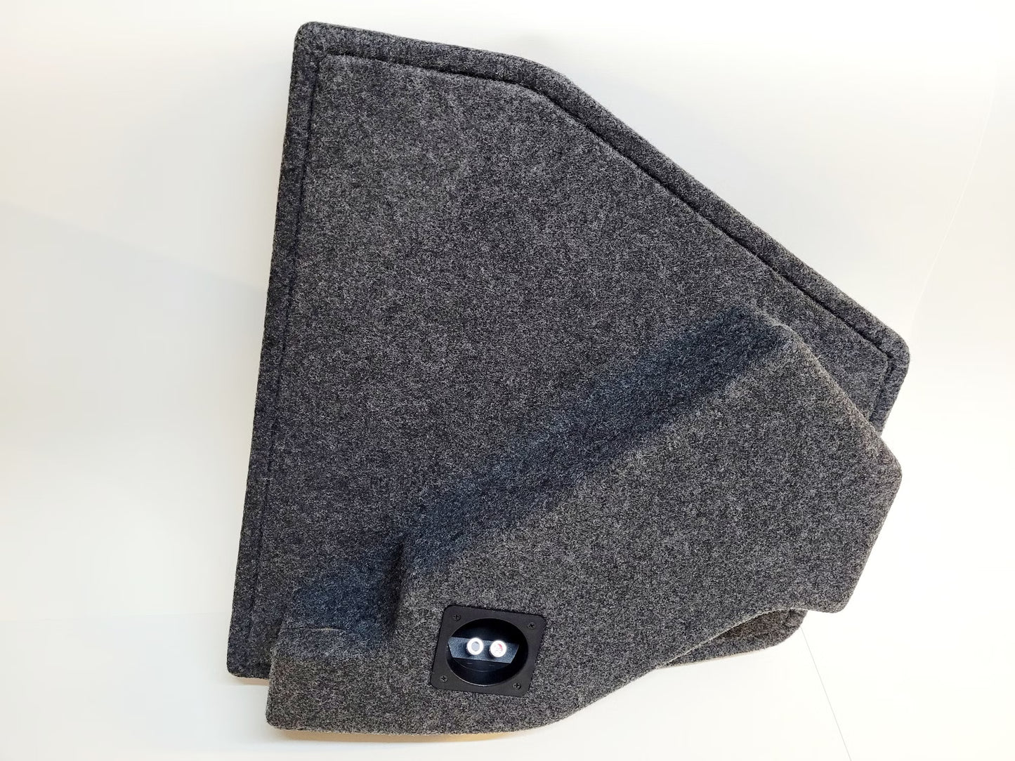 SUB G5• Auto-Subwoofer 200 Watt RMS passgenau für Golf 5 & Golf 6